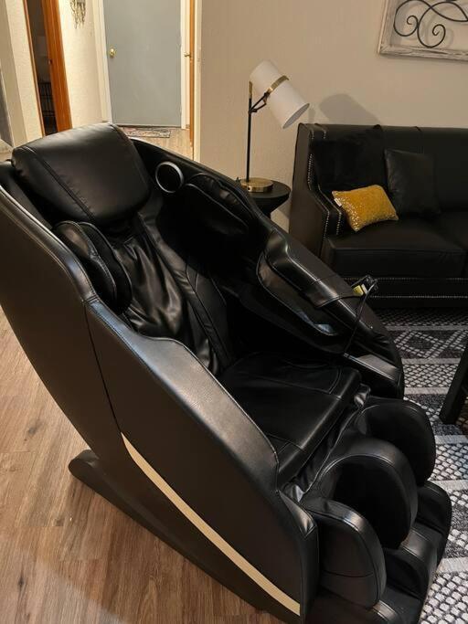 Paradise Oasis Near Lake *Full Body Massage Chair* 朗维尤 外观 照片